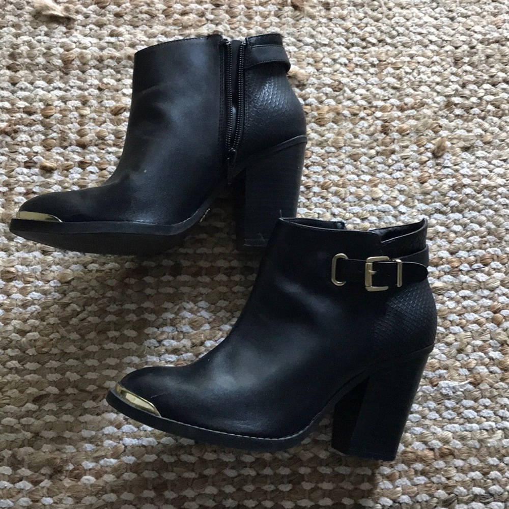 Rock republic black leather ankle heel boots 7